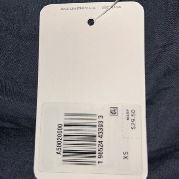 NWT Levi's Active Top - COPY - Picture 5 of 5